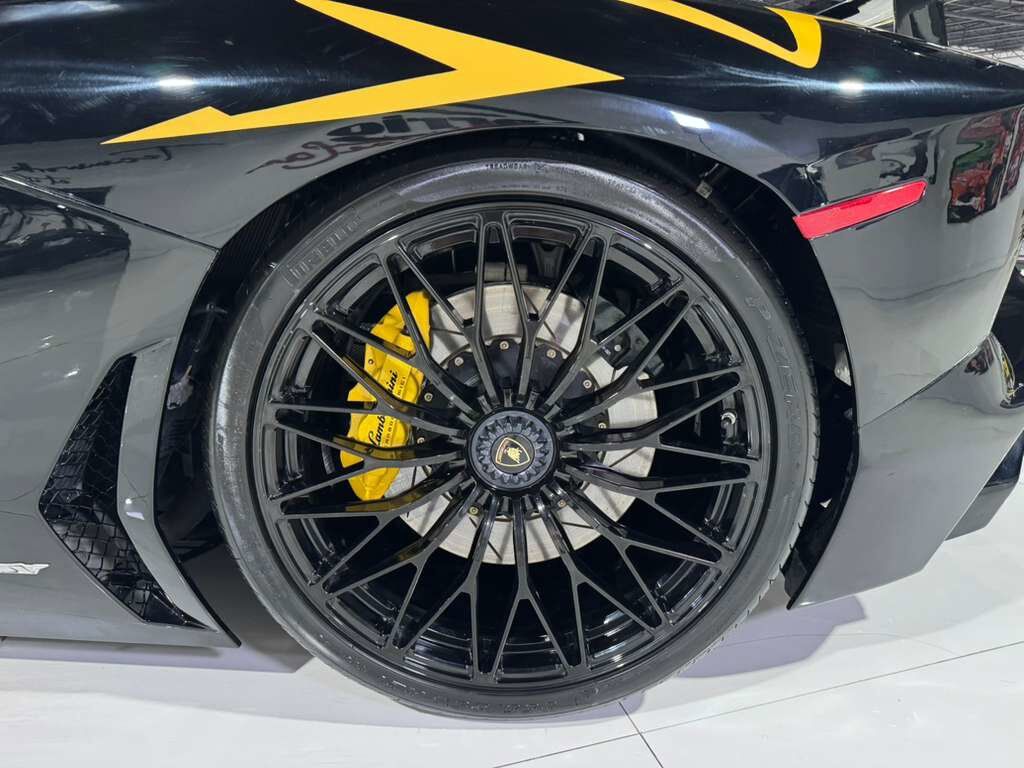 2017 Lamborghini Aventador SV Roadster, Nero Aldebaran paint, Sensonum audio system, carbon fiber racing seats AND MORE!! Fort Lauderdale FL