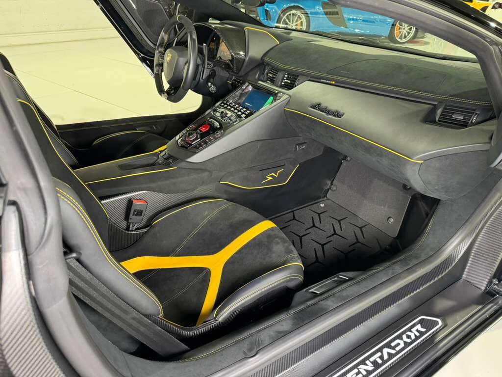 2017 Lamborghini Aventador SV Roadster, Nero Aldebaran paint, Sensonum audio system, carbon fiber racing seats AND MORE!! Fort Lauderdale FL