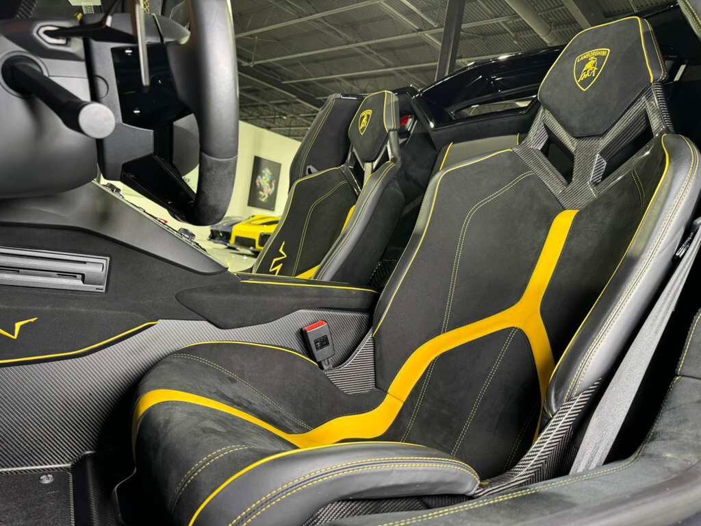 2017 Lamborghini Aventador SV Roadster, Nero Aldebaran paint, Sensonum audio system, carbon fiber racing seats AND MORE!! Fort Lauderdale FL