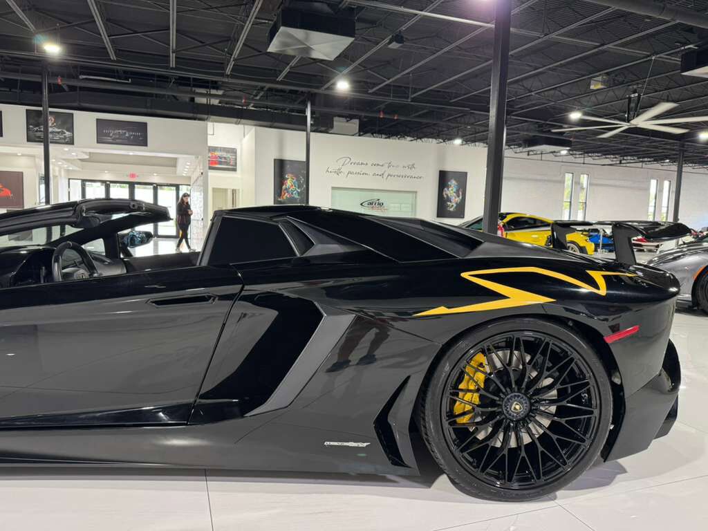 2017 Lamborghini Aventador SV Roadster, Nero Aldebaran paint, Sensonum audio system, carbon fiber racing seats AND MORE!! Fort Lauderdale FL