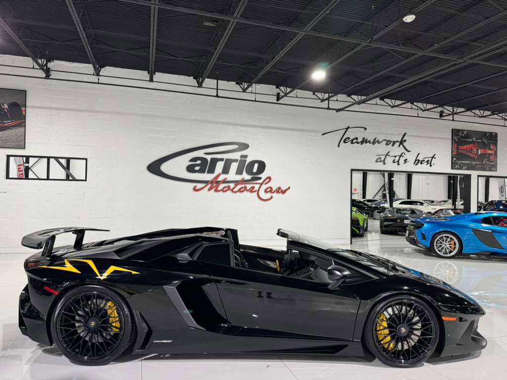 2017 Lamborghini Aventador SV Roadster, Nero Aldebaran paint, Sensonum audio system, carbon fiber racing seats AND MORE!! Fort Lauderdale FL