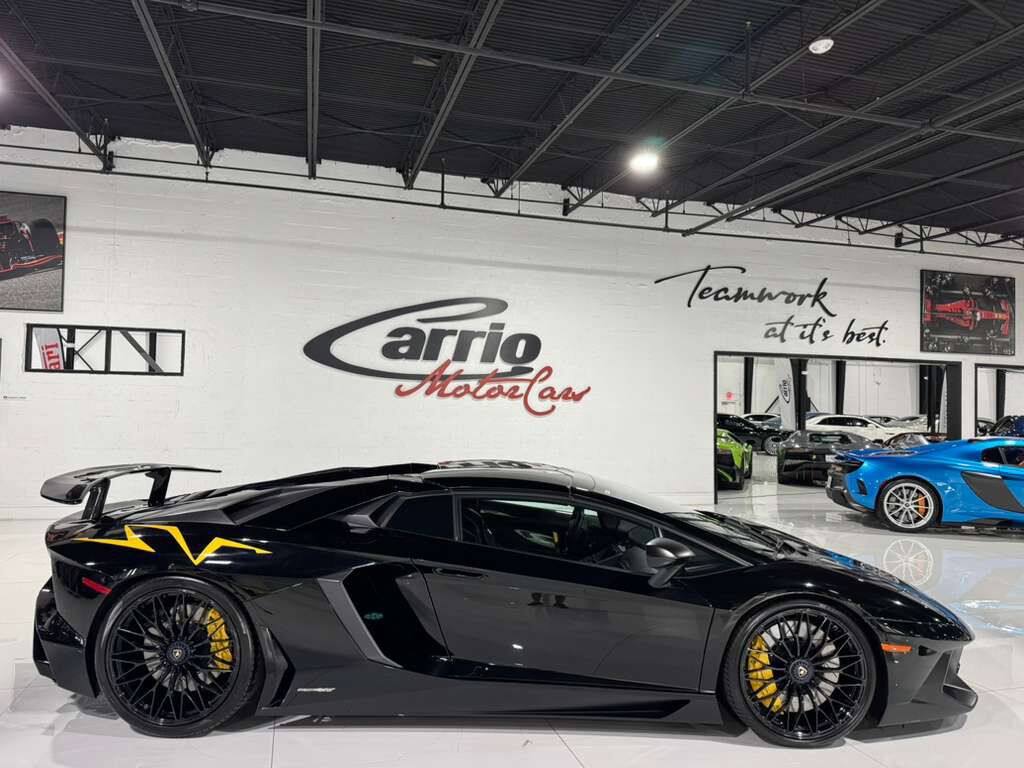 2017 Lamborghini Aventador SV Roadster, Nero Aldebaran paint, Sensonum audio system, carbon fiber racing seats AND MORE!! Fort Lauderdale FL