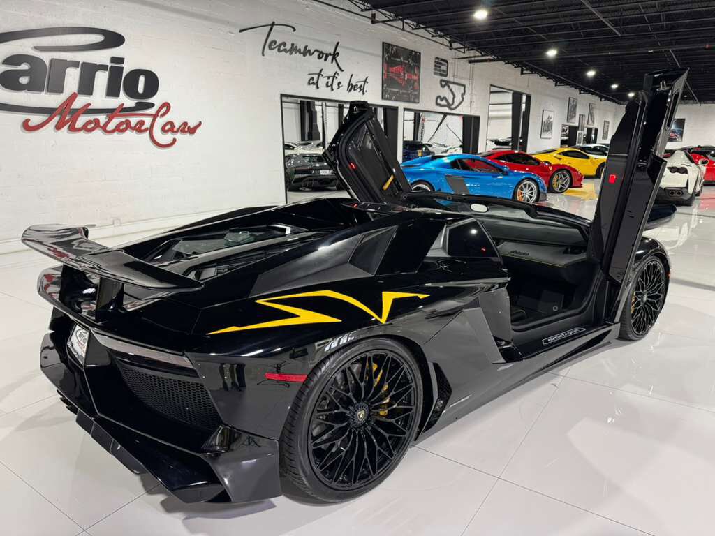 2017 Lamborghini Aventador SV Roadster, Nero Aldebaran paint, Sensonum audio system, carbon fiber racing seats AND MORE!! Fort Lauderdale FL