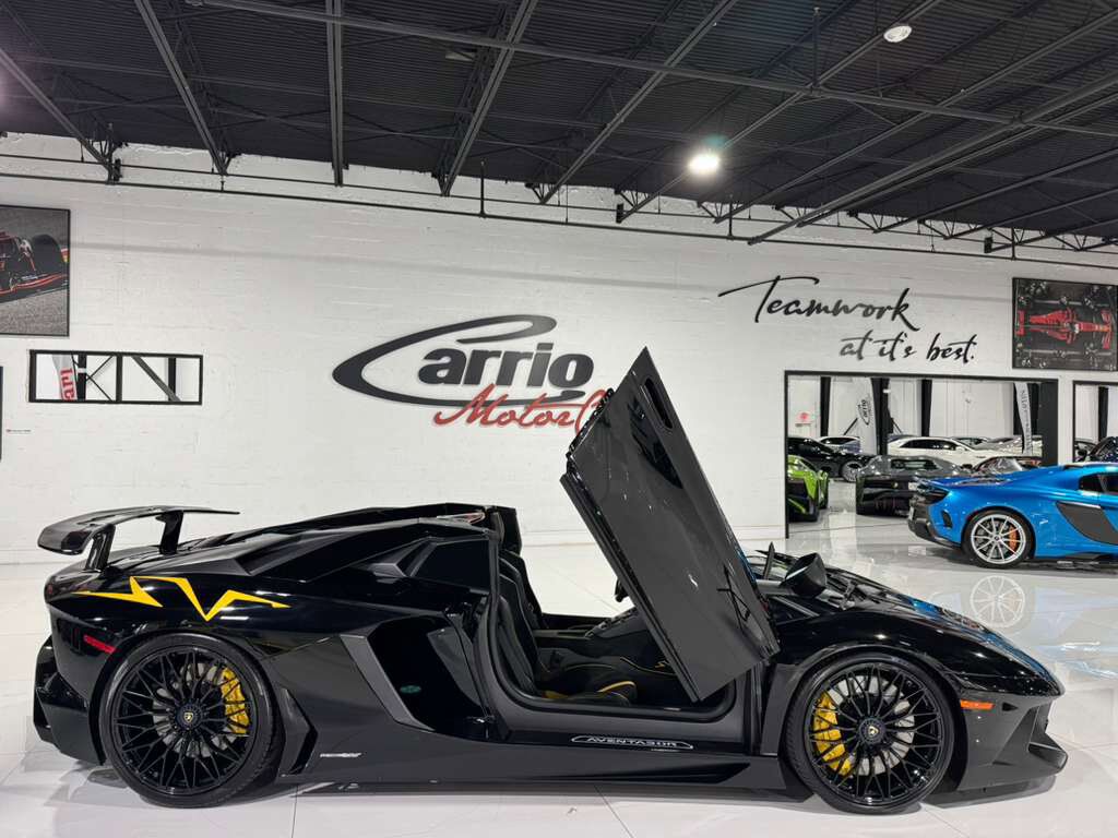2017 Lamborghini Aventador SV Roadster, Nero Aldebaran paint, Sensonum audio system, carbon fiber racing seats AND MORE!! Fort Lauderdale FL