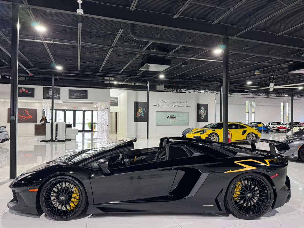 2017 Lamborghini Aventador SV Roadster, Nero Aldebaran paint, Sensonum audio system, carbon fiber racing seats AND MORE!! Fort Lauderdale FL