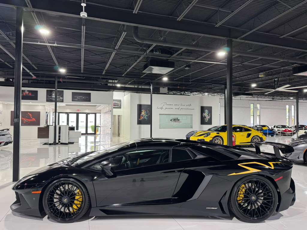 2017 Lamborghini Aventador SV Roadster, Nero Aldebaran paint, Sensonum audio system, carbon fiber racing seats AND MORE!! Fort Lauderdale FL