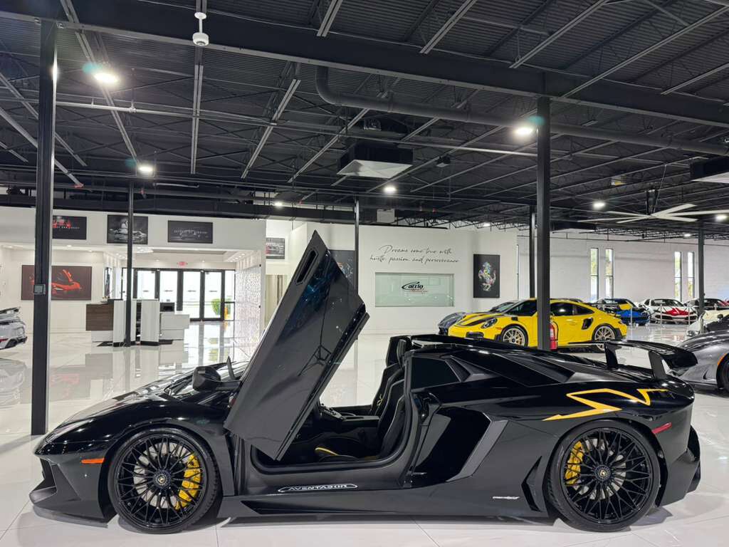 2017 Lamborghini Aventador SV Roadster, Nero Aldebaran paint, Sensonum audio system, carbon fiber racing seats AND MORE!! Fort Lauderdale FL