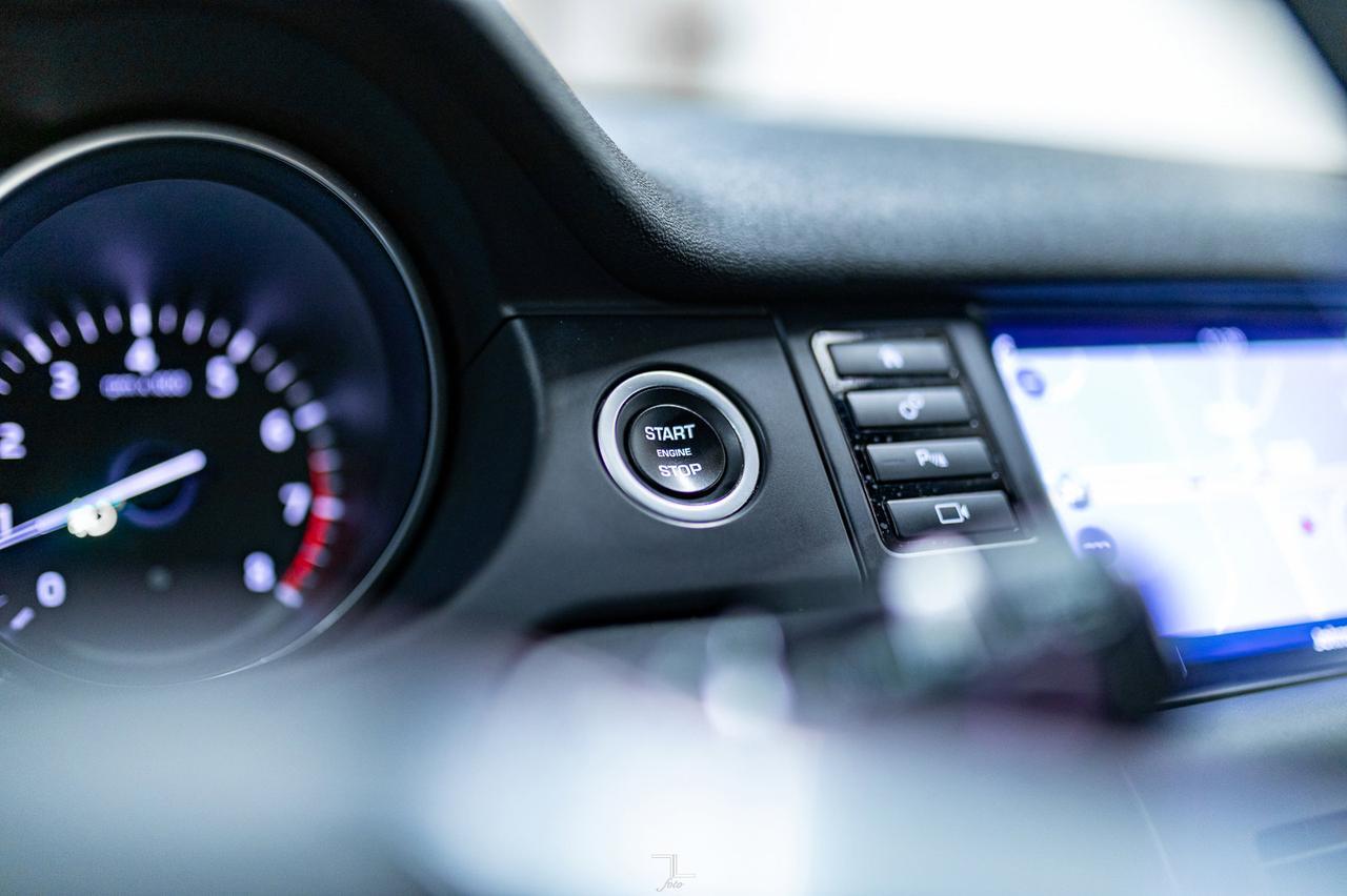 2017 Land Rover Discovery Sport AWD SE Leather Nav BCam Red Deer AB