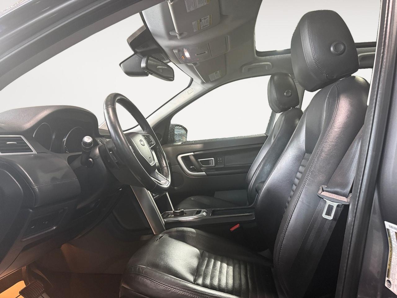 2017 Land Rover Discovery Sport HSE Luxury, HEATED/VENTILATED SEATS, HEATED REAR SEATS, MOONROOF, POWER LIFTGATE, APPLE CARPLAY/ANDROID AUTO, BACKUP CAMERA, POWER MIRRORS, MERIDIAN SPEAKERS, CLEAN CARFAX!