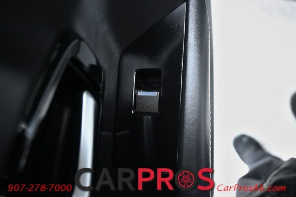 2017 Land Rover Range Rover Evoque HSE - 2.0L - All Wheel Drive - Driver Assistance Plus & Luxury Seating Pkg - Front Leather Heated/Cooled Power Seats - 2nd Row Heated Seats - Heated Steering Wheel - HUD - NAV - Bluetooth - Backup Camera - Panoramic Sunroof - BSD - Rear Sensors Anchorage AK