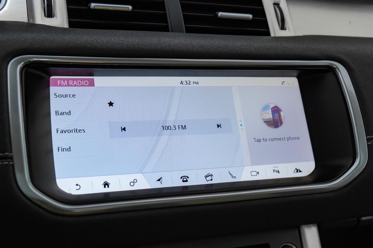 2017 Land Rover Range Rover Evoque SE PREMIUM 4WD BLIND SPOT NAVIGATION PANORAMA LEATHER HEATED SEATS REAR CAMERA Carrollton TX