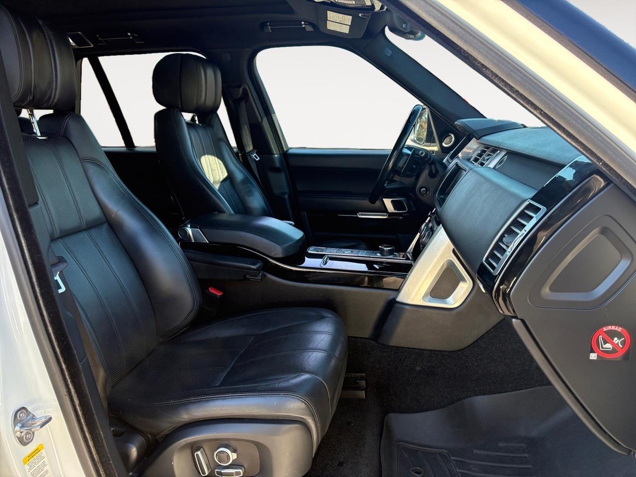 2017 Land Rover Range Rover HSE, POWER LIFTGATE, LANE DEPARTURE, BLIND SPOT ALERT, HEATED & VENTILATED SEATS, PANORAMIC SUNROOF, BACKUP CAMERA WITH PARKING SENSORS, NAVIGATION, REMOTE START, LOW MILEAGE, THIS SUV HAS IT ALL!