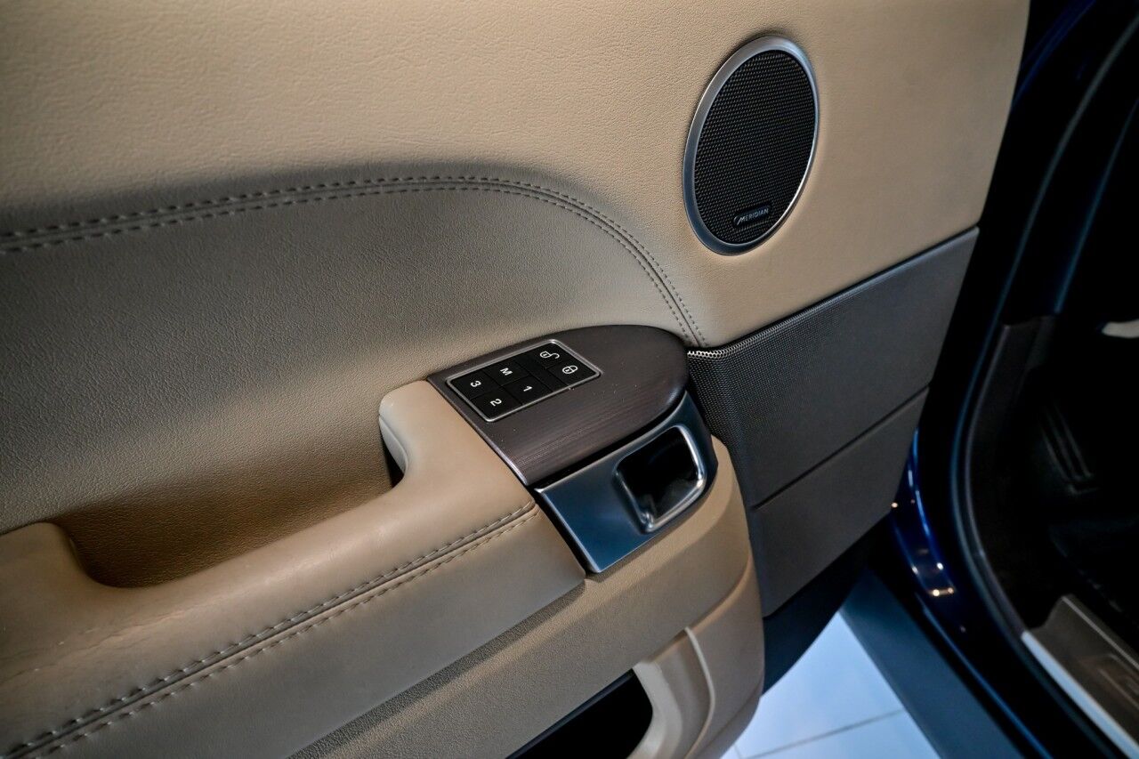 2017 Land Rover Range Rover Sport HSE photo 17