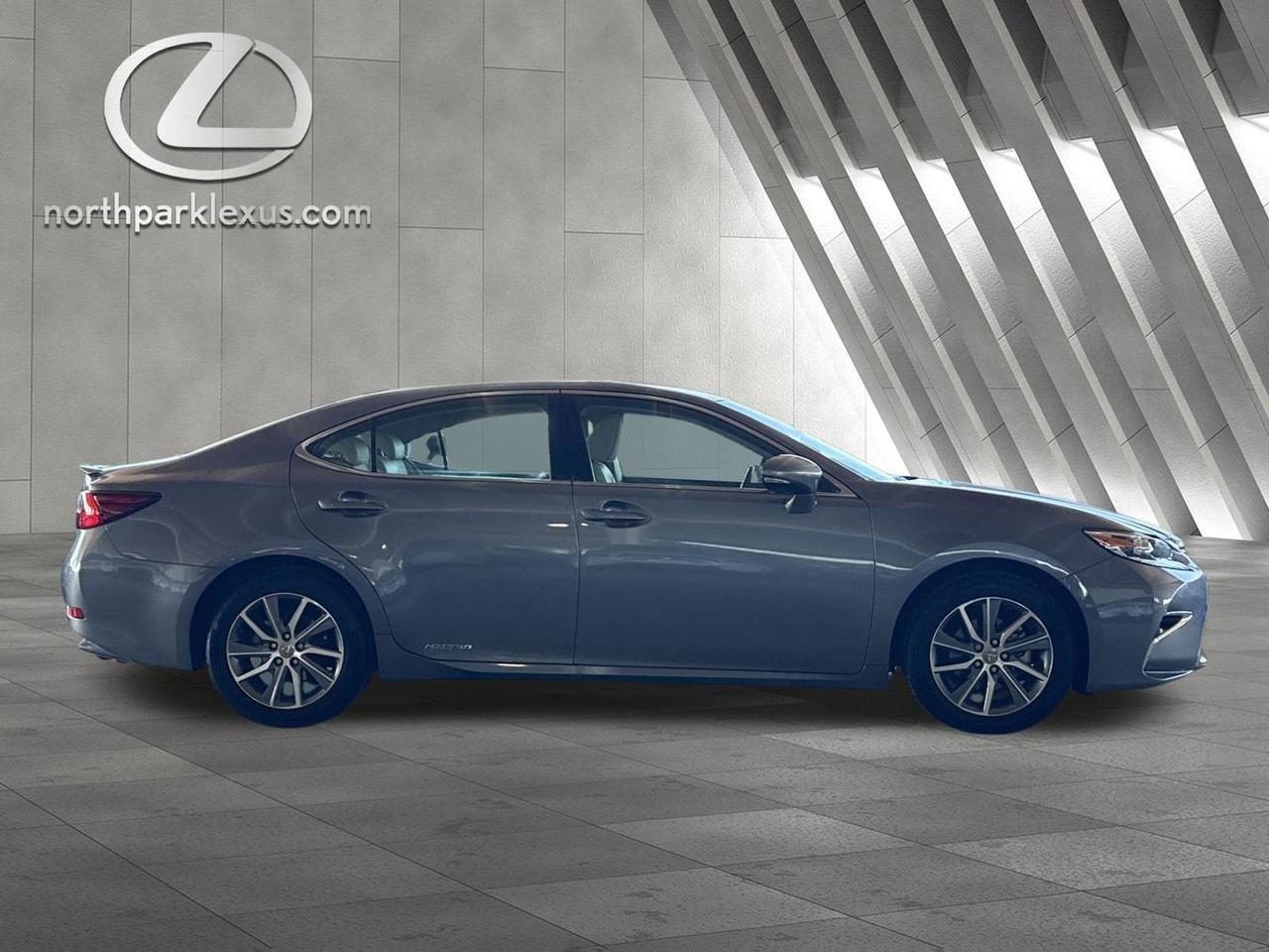 2017 Lexus ES 300h