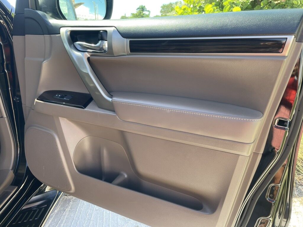 2017 Lexus GX ~ACTIVE PARKING SYSTEM~APPROACH LIGHTS~BLIND SPOT WARNING~BRAKING ASSIST~CRASH SENSORS~CRUISE CONTROL~DRIVER ASSISTANCE PACKAGE~LEATHER TRIMMED SEATS~NAVIGATION PACKAGE~REAR CROSS TRAFFIC ALERT~THIRD ROW SEATING~TRAILER WIRING Sarasota FL