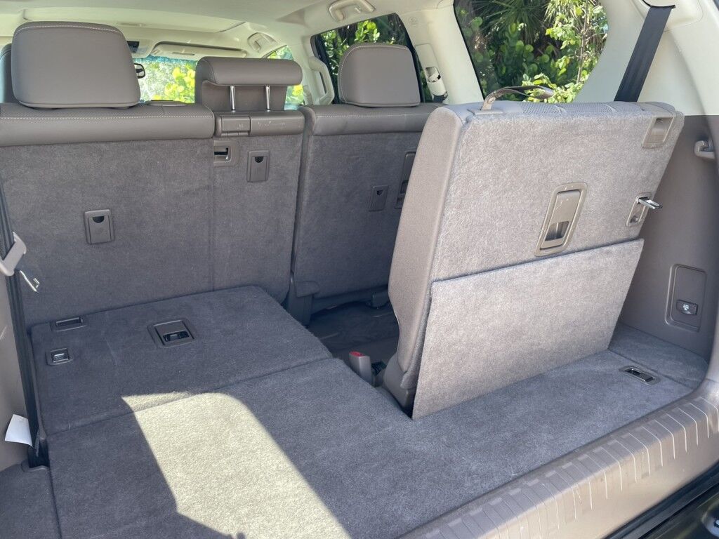2017 Lexus GX ~ACTIVE PARKING SYSTEM~APPROACH LIGHTS~BLIND SPOT WARNING~BRAKING ASSIST~CRASH SENSORS~CRUISE CONTROL~DRIVER ASSISTANCE PACKAGE~LEATHER TRIMMED SEATS~NAVIGATION PACKAGE~REAR CROSS TRAFFIC ALERT~THIRD ROW SEATING~TRAILER WIRING Sarasota FL