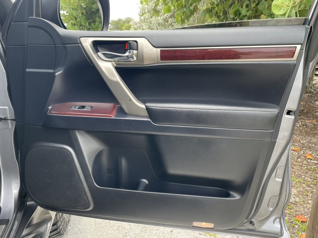 2017 Lexus GX460 PREMIUM~AFTERMARKET ROOF RACK W/LED LIGHTBAR~FRONT WINCH~OFF ROA Sarasota FL