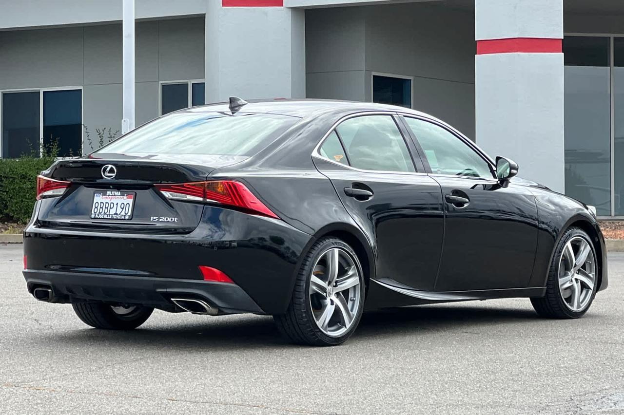 2017 Lexus IS
