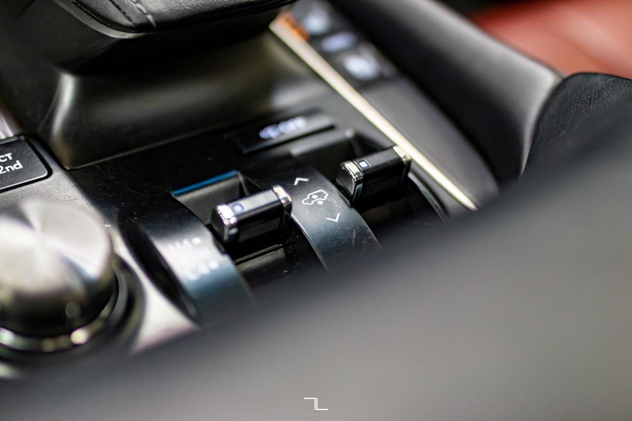 2017 Lexus LX 570 AWD Executive Leather Roof Nav BCam TV Red Deer AB