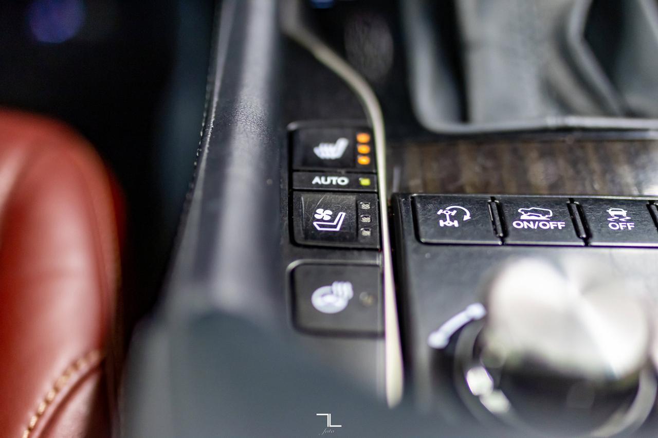 2017 Lexus LX 570 AWD Executive Leather Roof Nav BCam TV Red Deer AB