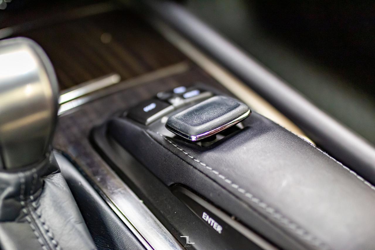 2017 Lexus LX 570 AWD Executive Leather Roof Nav BCam TV Red Deer AB