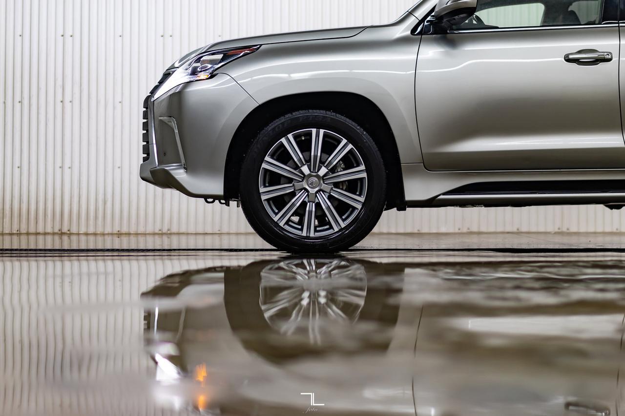 2017 Lexus LX 570 AWD Executive Leather Roof Nav BCam TV Red Deer AB