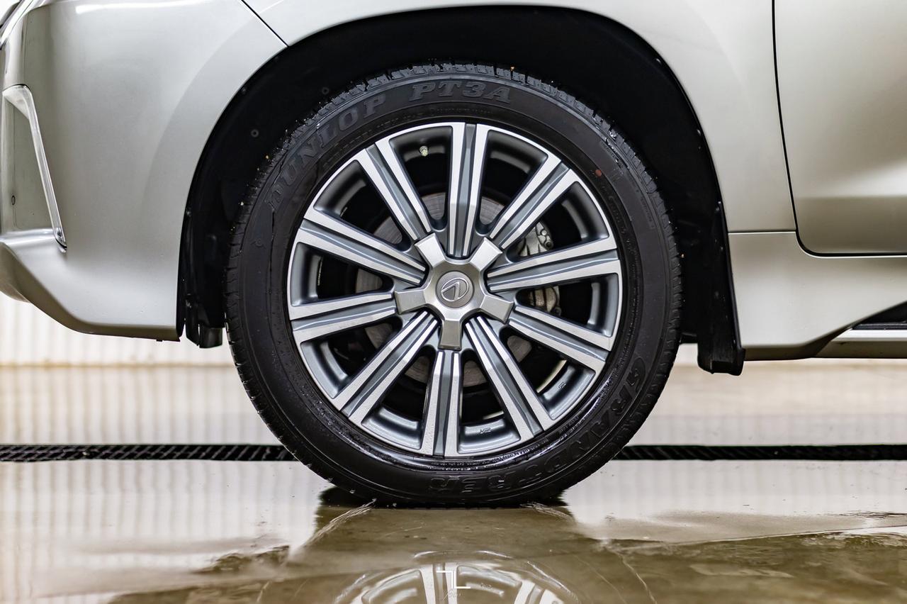 2017 Lexus LX 570 AWD Executive Leather Roof Nav BCam TV Red Deer AB