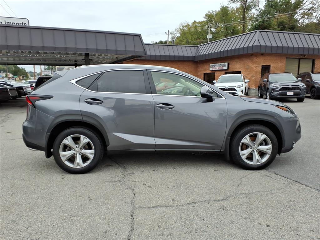 2017 Lexus NX 200t .