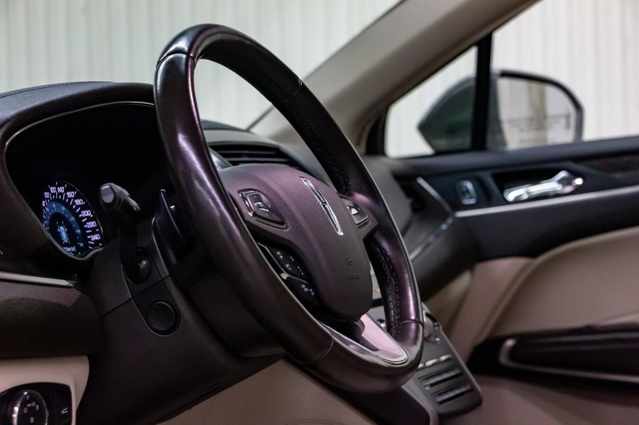 2017 Lincoln MKC AWD Reserve Leather Roof Nav BCam Red Deer AB