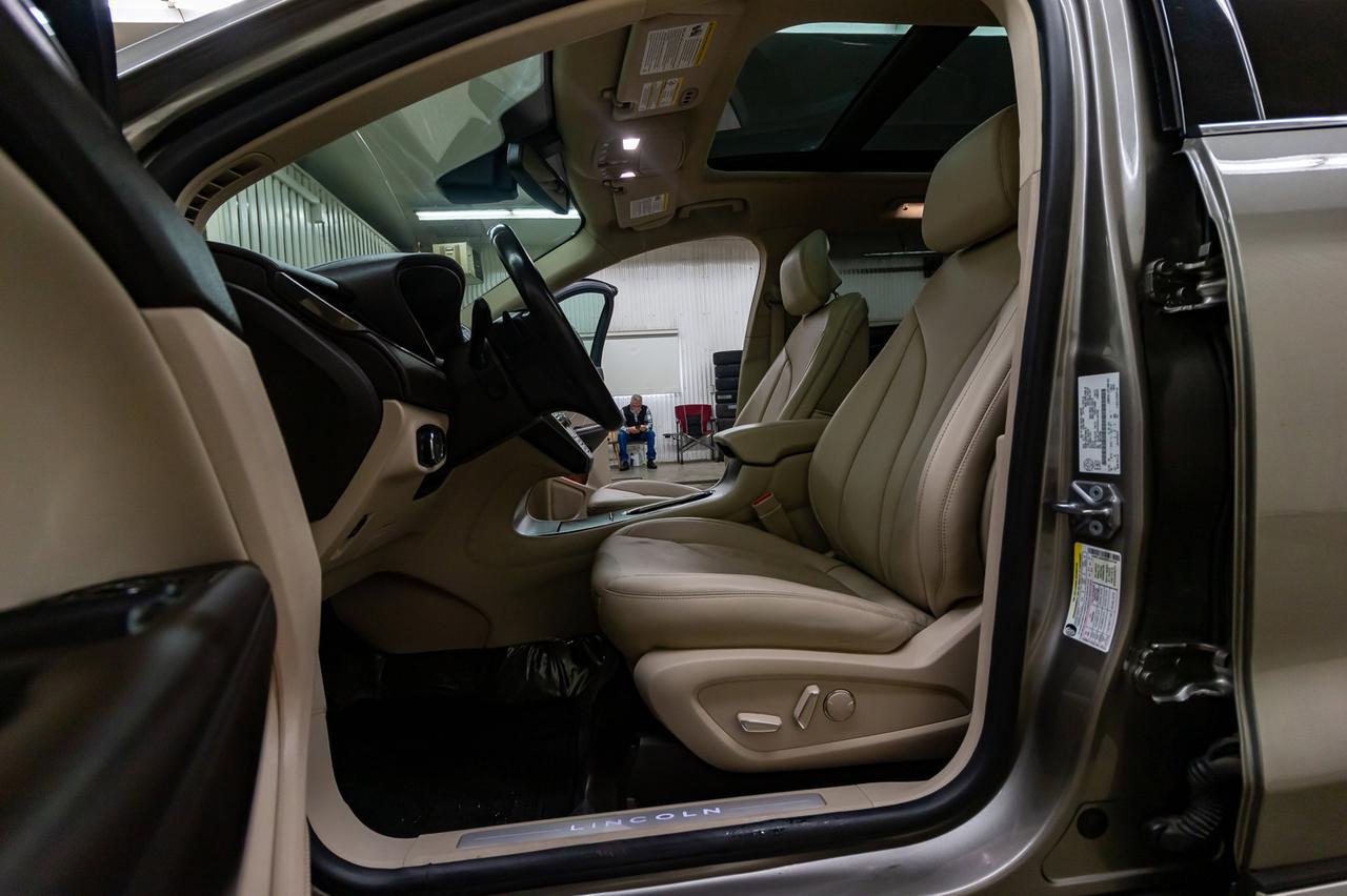 2017 Lincoln MKC AWD Reserve Leather Roof Nav BCam Red Deer AB