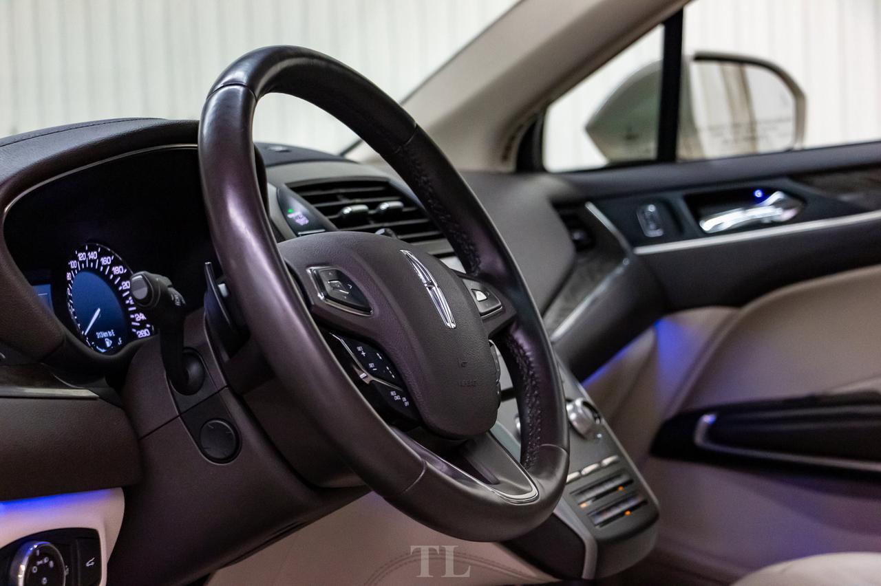 2017 Lincoln MKC AWD Reserve Leather Roof Nav BCam Red Deer AB