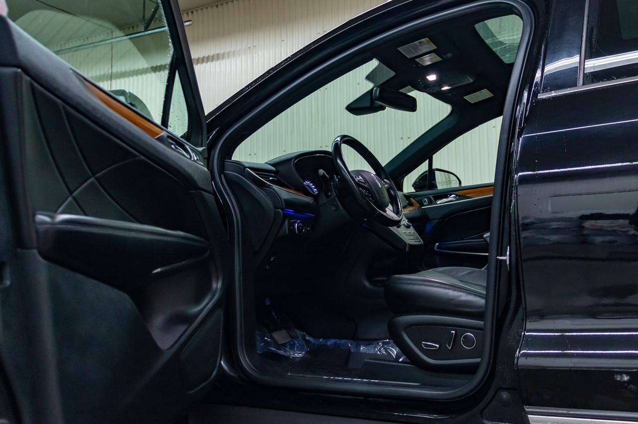 2017 Lincoln MKC AWD Select Leather Roof Nav BCam Red Deer AB