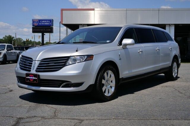 2017 Lincoln MKT AWD / Limo Package / 3.5L V6 / Navigation! High Point NC