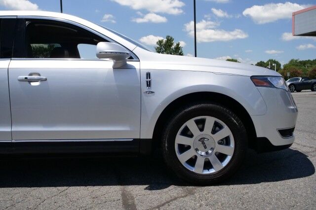 2017 Lincoln MKT AWD / Limo Package / 3.5L V6 / Navigation! High Point NC