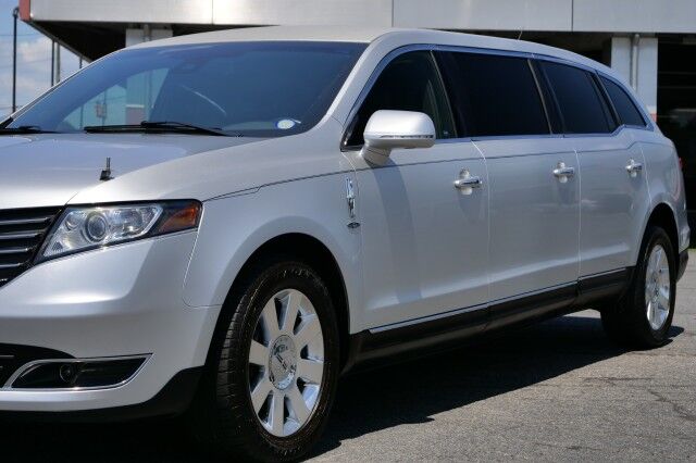 2017 Lincoln MKT AWD / Limo Package / 3.5L V6 / Navigation! High Point NC