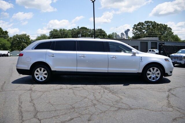 2017 Lincoln MKT AWD / Limo Package / 3.5L V6 / Navigation! High Point NC