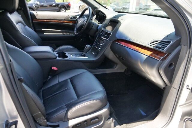 2017 Lincoln MKT AWD / Limo Package / 3.5L V6 / Navigation! High Point NC