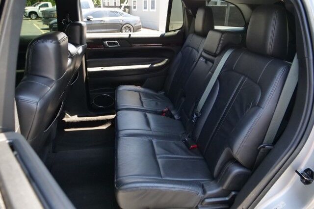 2017 Lincoln MKT AWD / Limo Package / 3.5L V6 / Navigation! High Point NC