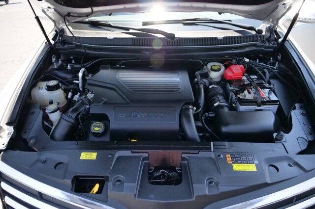 2017 Lincoln MKT AWD / Limo Package / 3.5L V6 / Navigation! High Point NC