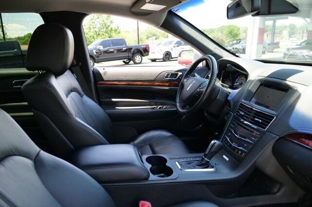 2017 Lincoln MKT AWD / Limo Package / 3.5L V6 / Navigation! High Point NC