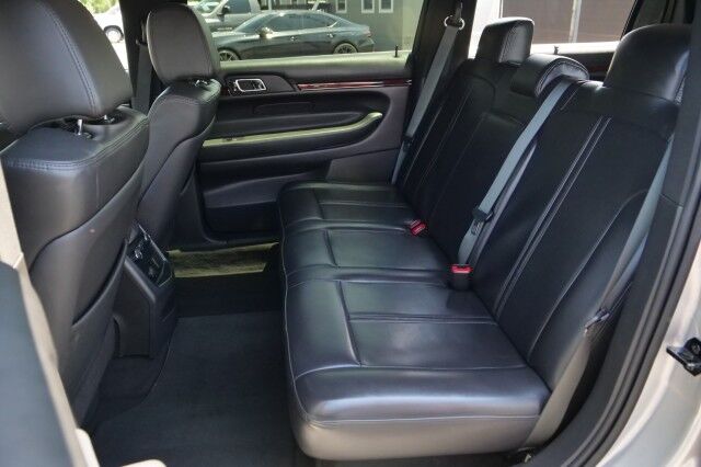 2017 Lincoln MKT AWD / Limo Package / 3.5L V6 / Navigation! High Point NC