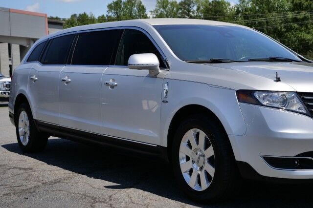 2017 Lincoln MKT AWD / Limo Package / 3.5L V6 / Navigation! High Point NC