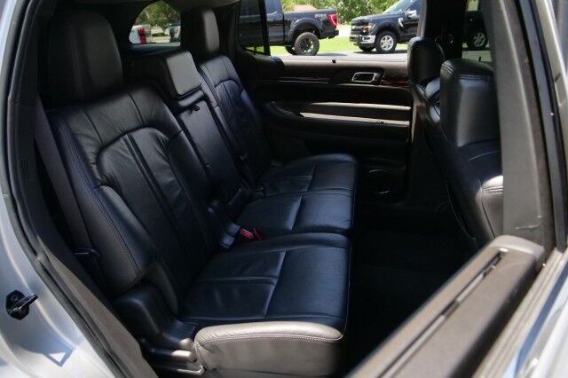 2017 Lincoln MKT AWD / Limo Package / 3.5L V6 / Navigation! High Point NC