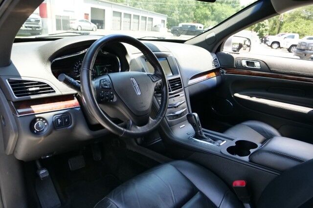 2017 Lincoln MKT AWD / Limo Package / 3.5L V6 / Navigation! High Point NC