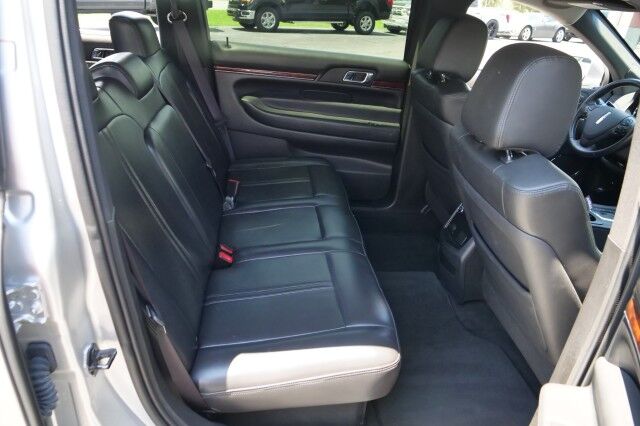 2017 Lincoln MKT AWD / Limo Package / 3.5L V6 / Navigation! High Point NC