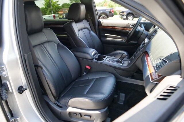 2017 Lincoln MKT AWD / Limo Package / 3.5L V6 / Navigation! High Point NC