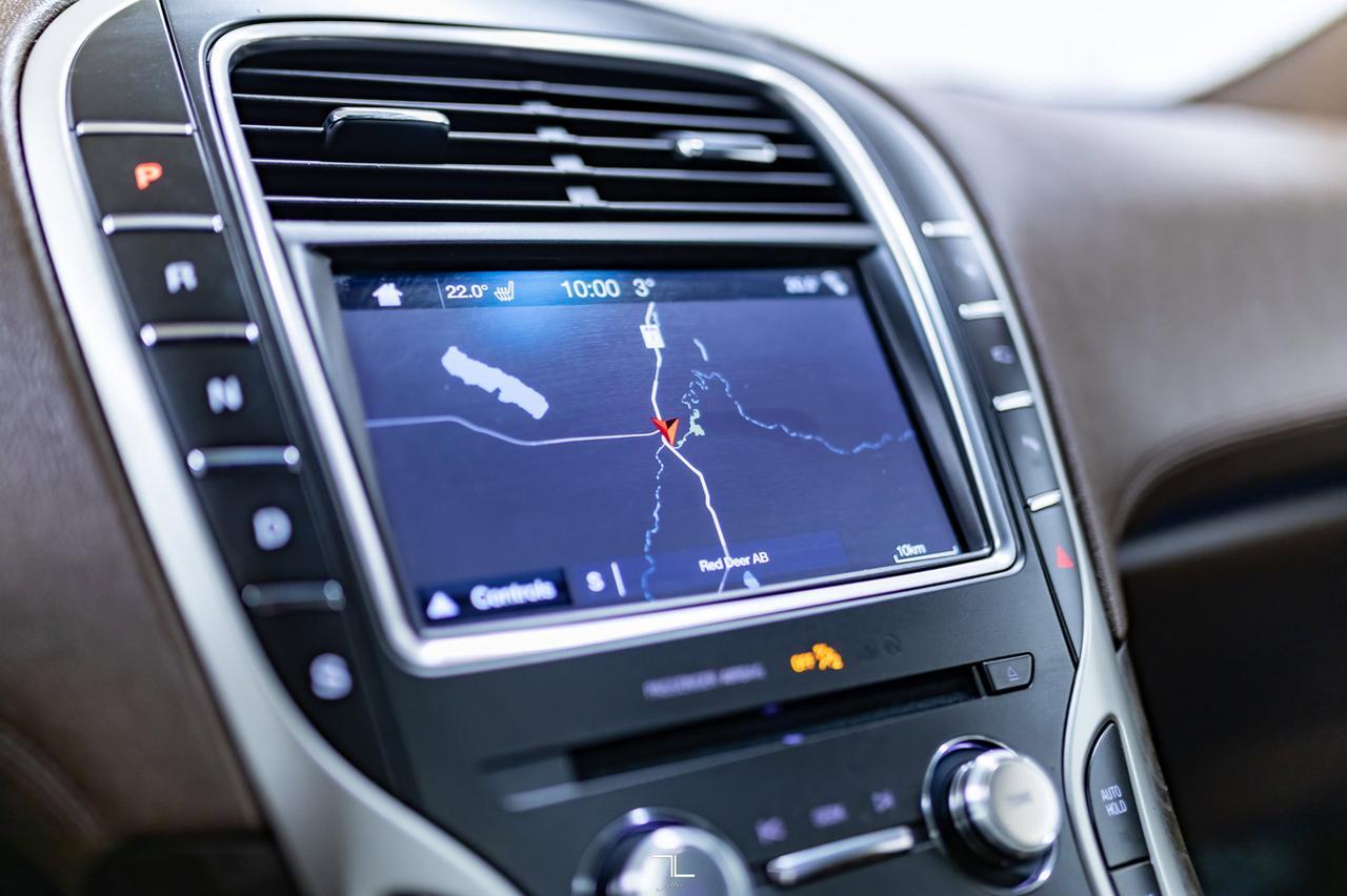 2017 Lincoln MKX AWD Reserve Leather Roof Nav BCam Red Deer AB