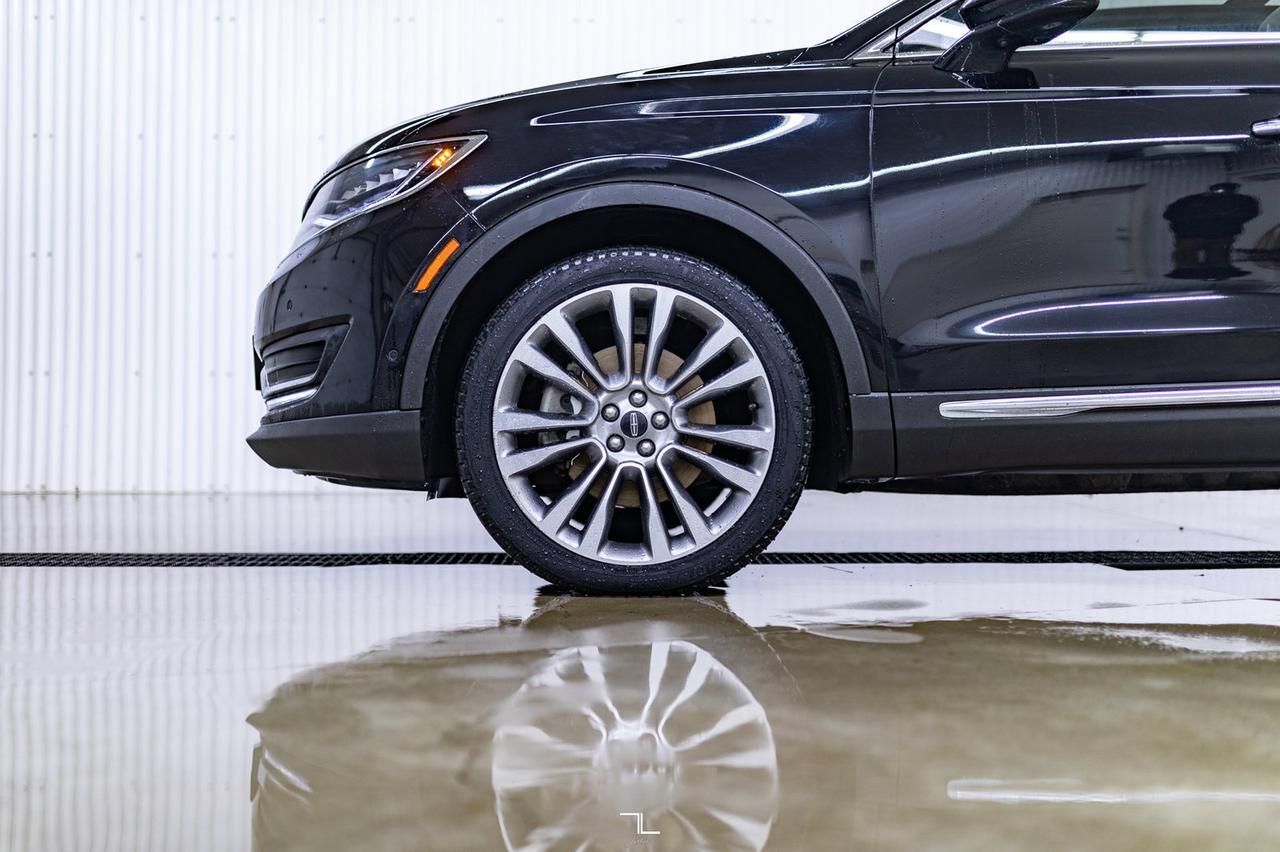 2017 Lincoln MKX AWD Reserve Leather Roof Nav BCam Red Deer AB