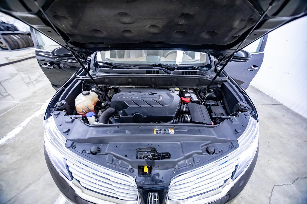 2017 Lincoln MKX AWD Reserve Leather Roof Nav BCam Red Deer AB