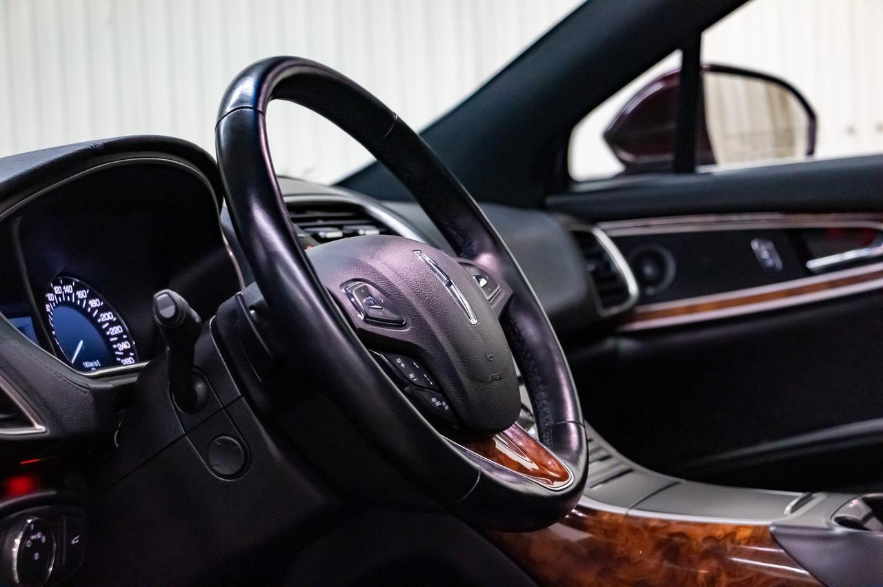 2017 Lincoln MKX AWD Reserve Leather Roof Nav BCam Red Deer AB